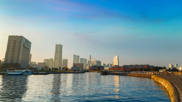 Minatomirai gebied met wolkenkrabbers in Yokohama, Japan — Stockfoto