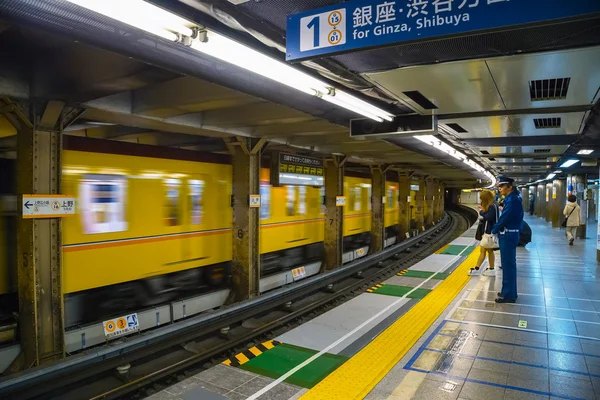 Japanska tunnelbanan pendlare — Stockfoto