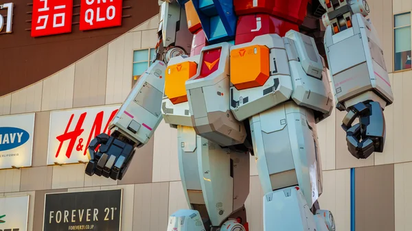 Полноразмерный мобильный костюм Gundam — стоковое фото