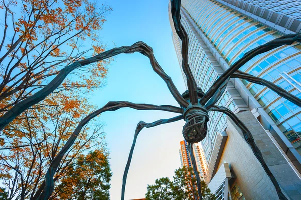 Maman - une sculpture d'araignée à Roppongi Hills — Photo