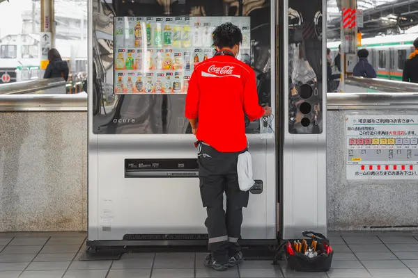 Japanese filled his products into an automatic vending machine — Stock Photo, Image