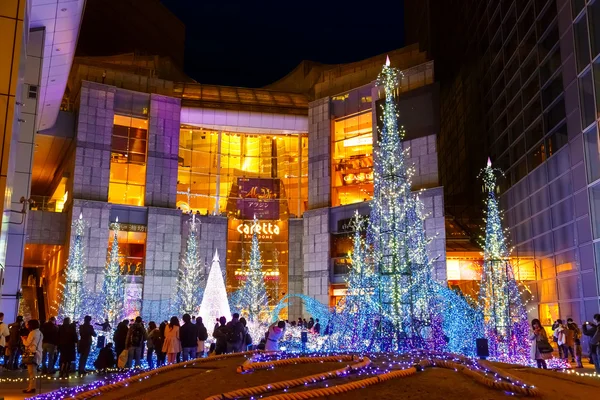 灯饰点亮在台场汐留区蠵家购物中心 — 图库照片