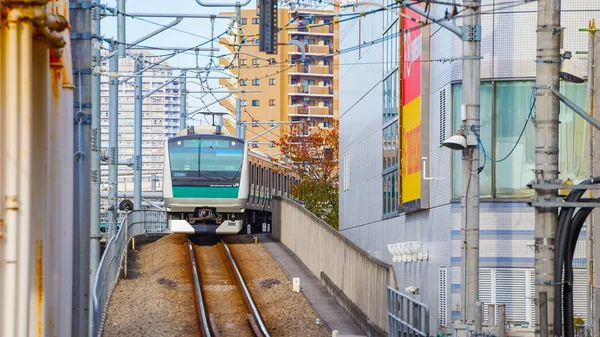 A local  train arrives at Ikebukuro station — Stock Photo, Image