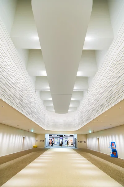 나리타 국제 공항 터미널 2에서 인테리어 디자인 — 스톡 사진