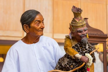  Tay geleneksel kukla oyun 