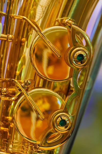 Close up de um saxofone alto banhado a ouro — Fotografia de Stock
