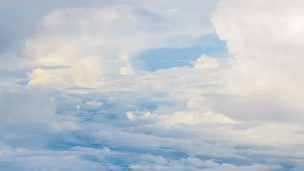 Εναέρια λήψη του ουρανού φόντο με σύννεφα — Φωτογραφία Αρχείου