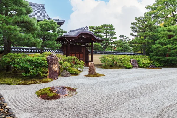 Сад Дзен в храме Кеннин-дзи в Киото — стоковое фото