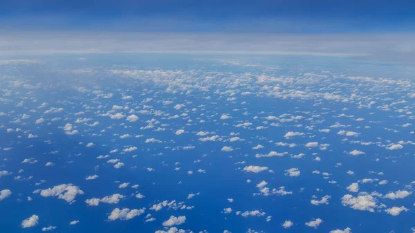 Bulutlu Gökyüzü Arkaplanının Hava Çekimi — Stok fotoğraf