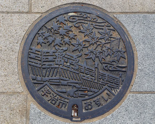 Manhole cover in Kyoto — Stock Photo, Image
