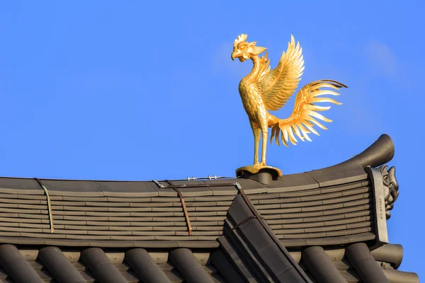 Phoenix Ornamaent a tetőn Byodo-a templom, Kyoto, Japán — Stock Fotó