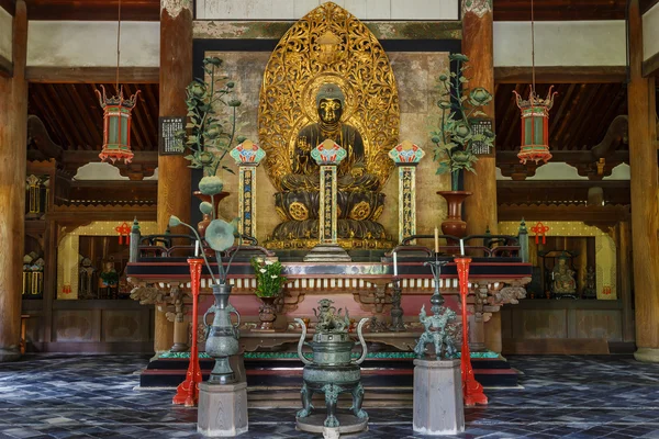 Buddha-Statue in der Butsuden-Halle (Buddha-Halle) im Daitoku-ji-Tempel in Kyoto — Stockfoto