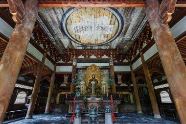 Buda heykeli butsuden koridorda (Buda salonu) daitoku-ji Tapınağı'Kyoto, Japonya