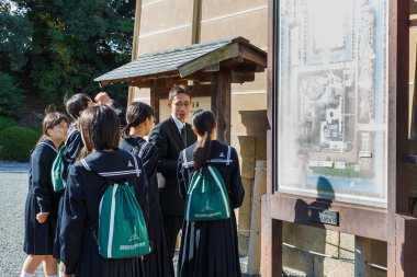 Kimliği belirsiz grup Nijo kale Kyoto adlı Japon öğrenci