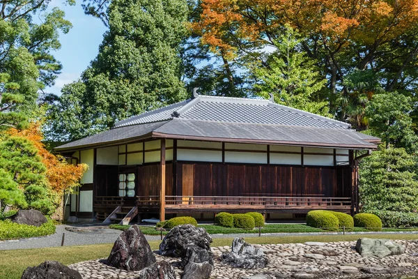 Giardino e Casa da tè Seiryu-en al Castello Nijo di Kyoto, Giappone — Foto Stock