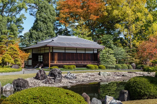 Seiryu-en Ogrodowa i herbaciarnia w Nijo Castle w Kyoto, Japonia — Zdjęcie stockowe