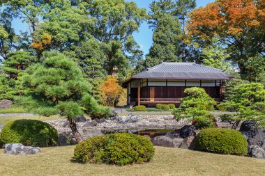 Seiryu-tr Bahçe ve çayevinde Nijo Kalesi: Kyoto, Japan