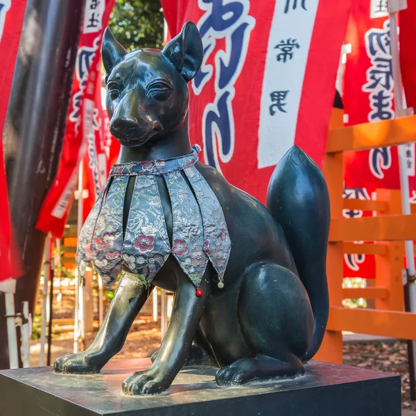 Liten räv (Enari) Shrinr vid Sumiyoshi Grand Shrine (Sumiyoshi-taisha) i Osaka — Stockfoto