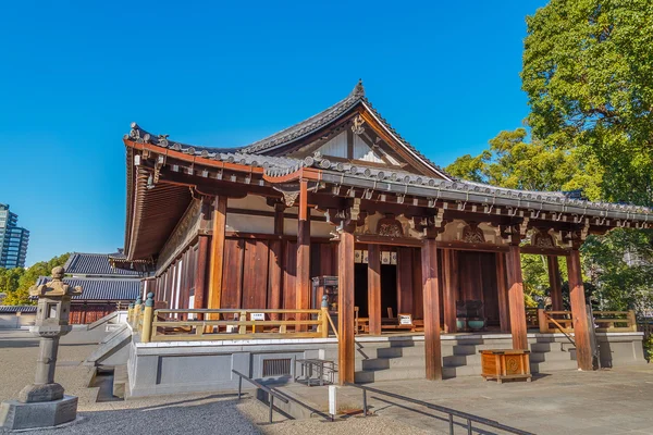 Taisahiden hall op Shitennoji tempel in Osaka, Japan — Stockfoto