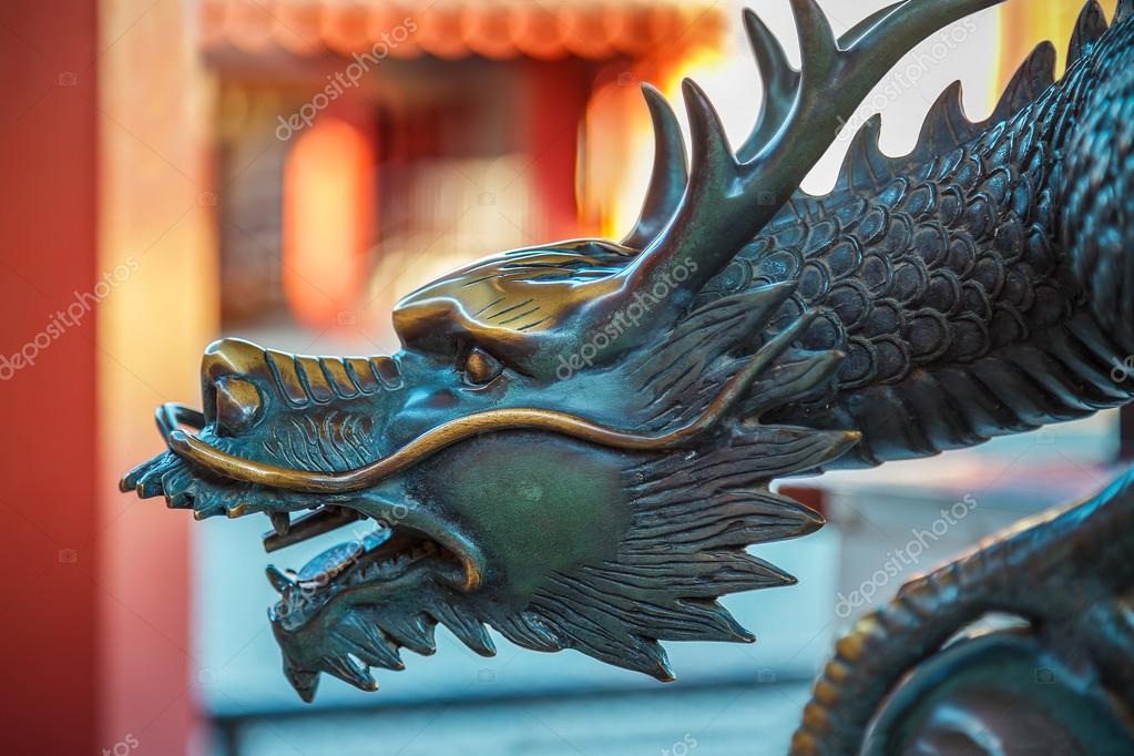 Dragon Sculpture at Shitennoji Temple in Osaka, Japan — Stock Photo