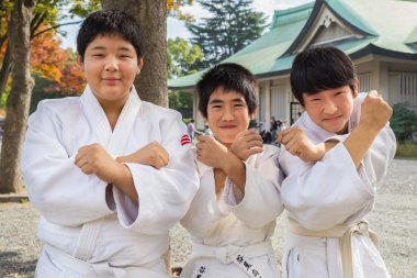 Shudokan salonunda Japon öğrenciler