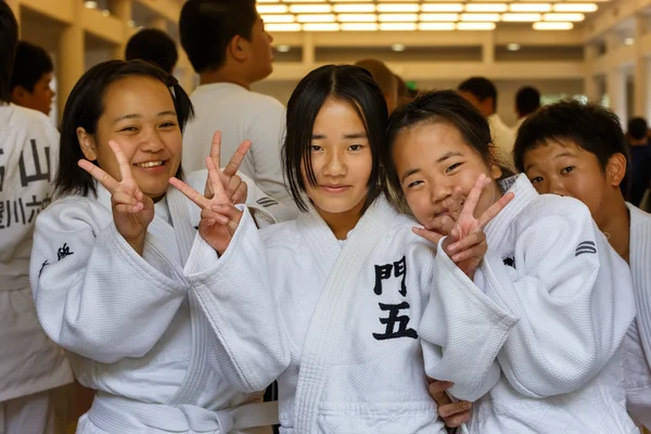 Studenti giapponesi nella sala Shudokan — Foto Stock