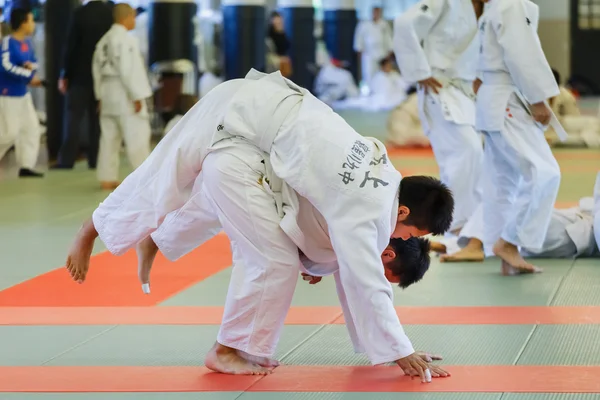 Studenti giapponesi nella sala Shudokan — Foto Stock