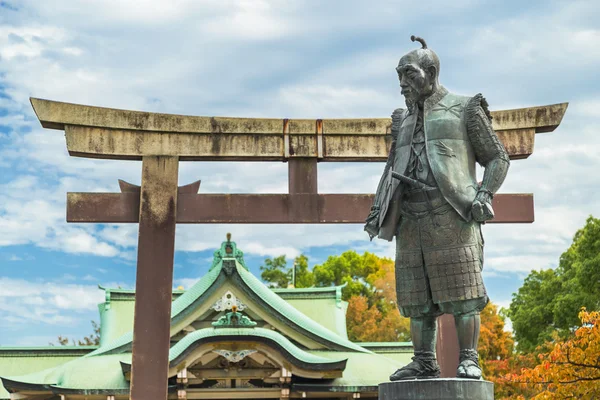Estatua de Toyotomi Hideyoshi frente al santuario de Hokoku — Foto de Stock