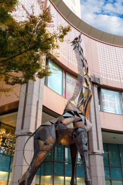 Zürafa heykel Kobe, Japonya