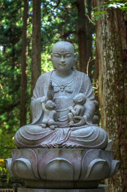 Okunoin Dağı 'ndaki mezarlıkta. Koya (Koya-san), Wakayama