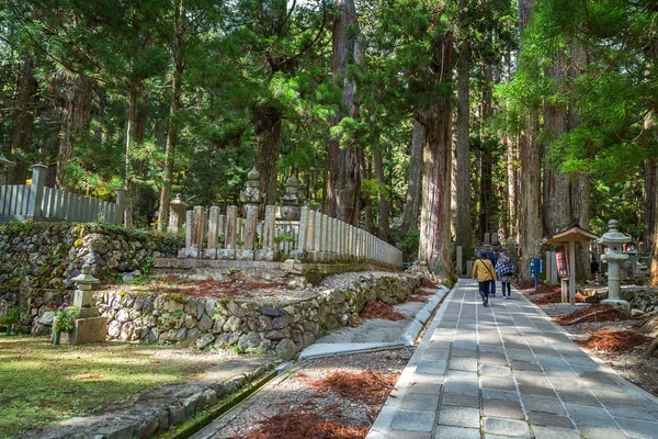 奥库努安神庙的坟场。日本Wakayama的Koya (Koya-san)地区 — 图库照片
