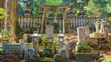 Okunoin Tapınağı, Wakayama (Mt. Koya) Koyasan mezarlık bulunduðu