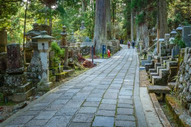 Okunoin Tapınağı, Wakayama (Mt. Koya) Koyasan mezarlık bulunduðu