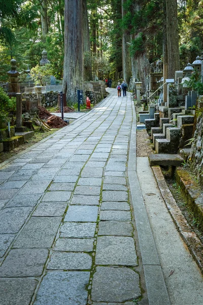 Okunoin 庙墓地面积在和歌山县高野山 (高野山) — 图库照片