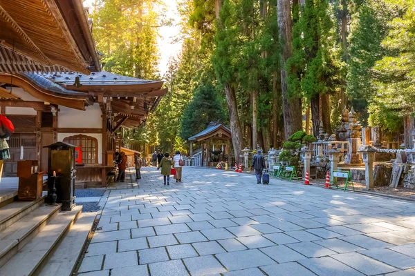 Templo de Okunoin com área de cemitério em Koyasan (Mt. Koya) em Wakayama — Fotografia de Stock