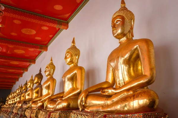 タイ、バンコクのワット ・ プラチェートゥポンウィモンマンカラーラーム (フォー寺) の仏像 — ストック写真