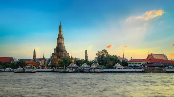 Wat Arun - chrám Dawn v Bangkoku, Thajsko — Stock fotografie
