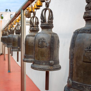 Altın dağ veya Phu Khao tanga Wat Saket Bangkok, Tayland, giderken çan