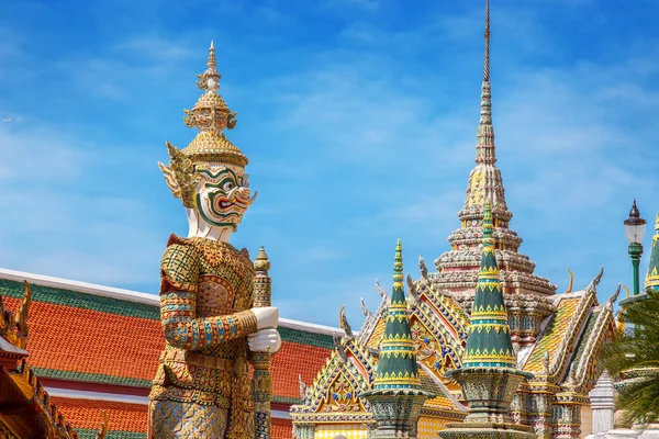 İblis Guardian'daki Wat Phra Kaew - Tapınağı Emerald Buda Bangkok Tayland — Stok fotoğraf