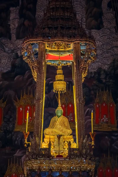 Szmaragdowy Budda w Wat Phra Kaew w Bangkoku, Tajlandia — Zdjęcie stockowe