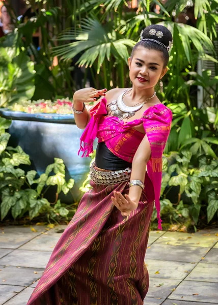 Danse traditionnelle thaïlandaise — Photo