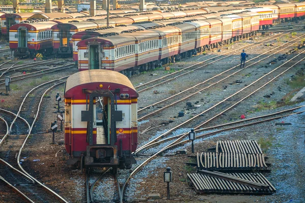 Viejas Locomotoras y Trenes Diesel en Bangkok, Tailandia — Foto de Stock