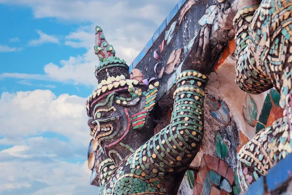 Detalle de la pagoda en Wat Arun - Templo del Amanecer en Bangkok, Tailandia — Foto de Stock