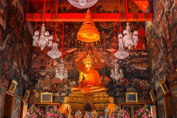 Estatua de Buda en Wat Arun - el Templo del Amanecer en Bangkok, Tailandia — Foto de Stock