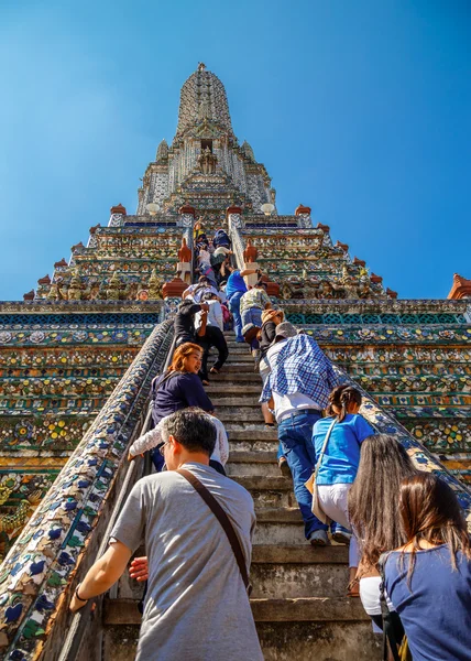 Wat arun - Tempel der Morgendämmerung in Bangkok, Thailand — Stockfoto