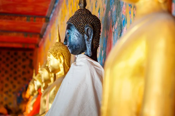 Buddha staty i Wat Arun - templet av gryningen i Bangkok, Thailand — Stockfoto