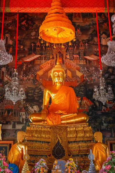Estatua de Buda en Wat Arun - el Templo del Amanecer en Bangkok, Tailandia — Foto de Stock