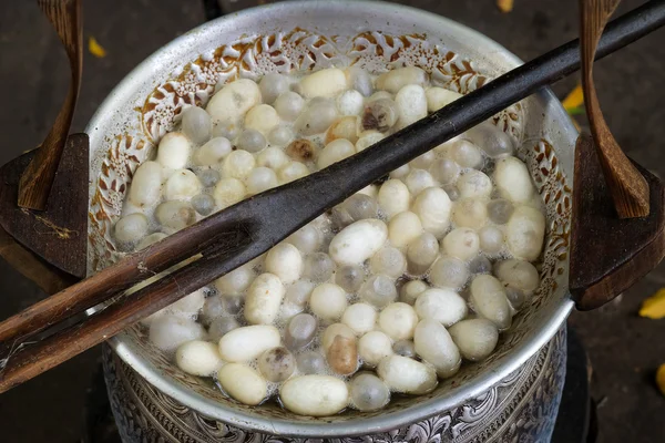 Matériel préparé pour faire de la soie thaïlandaise — Photo