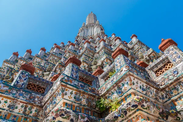 Zentrale Pagode am wat arun - Tempel der Morgendämmerung in Bangkok, Thailand — Stockfoto
