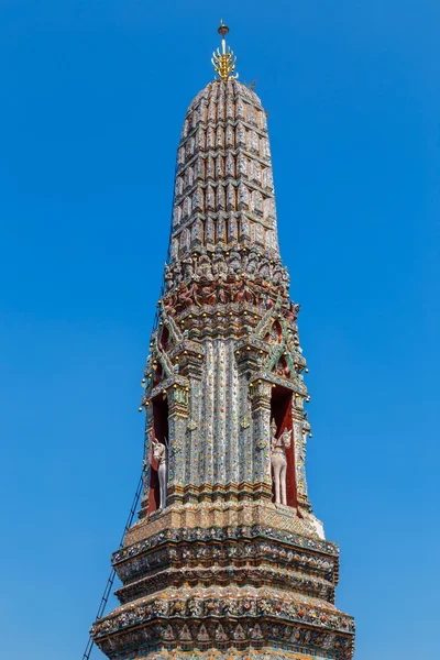 Zentrale Pagode am wat arun - Tempel der Morgendämmerung in Bangkok, Thailand — Stockfoto